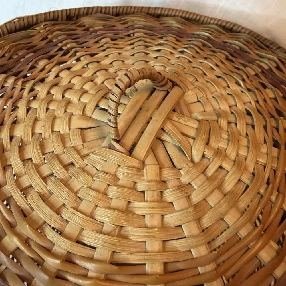 Vintage Hand Woven Wicker Basket With Fitted Lid Top Handle 11” x 14”